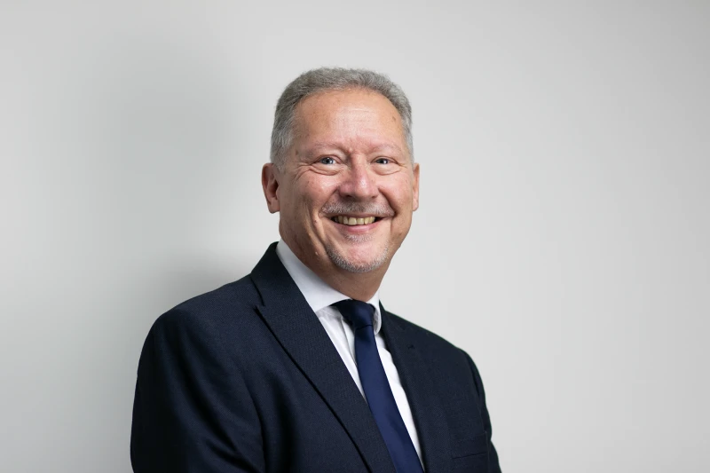 Andrew Santer - finanční ředitel skupiny